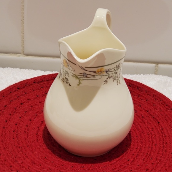 ROYAL DOULTON Creamer “Nicole” from the Romance Collection - Picture 3 of 7